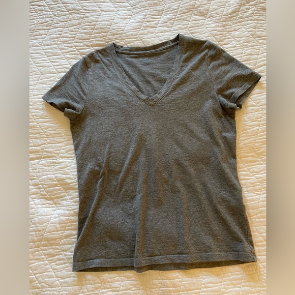 (SOLD) Banana Republic Supima Cotton V-Neck T-Shirt - Picture 5 of 11